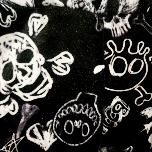 No Bounderies Juniors Size Large L 11-13 Black Halloween Velour Leggings Skull - Picture 9 of 12